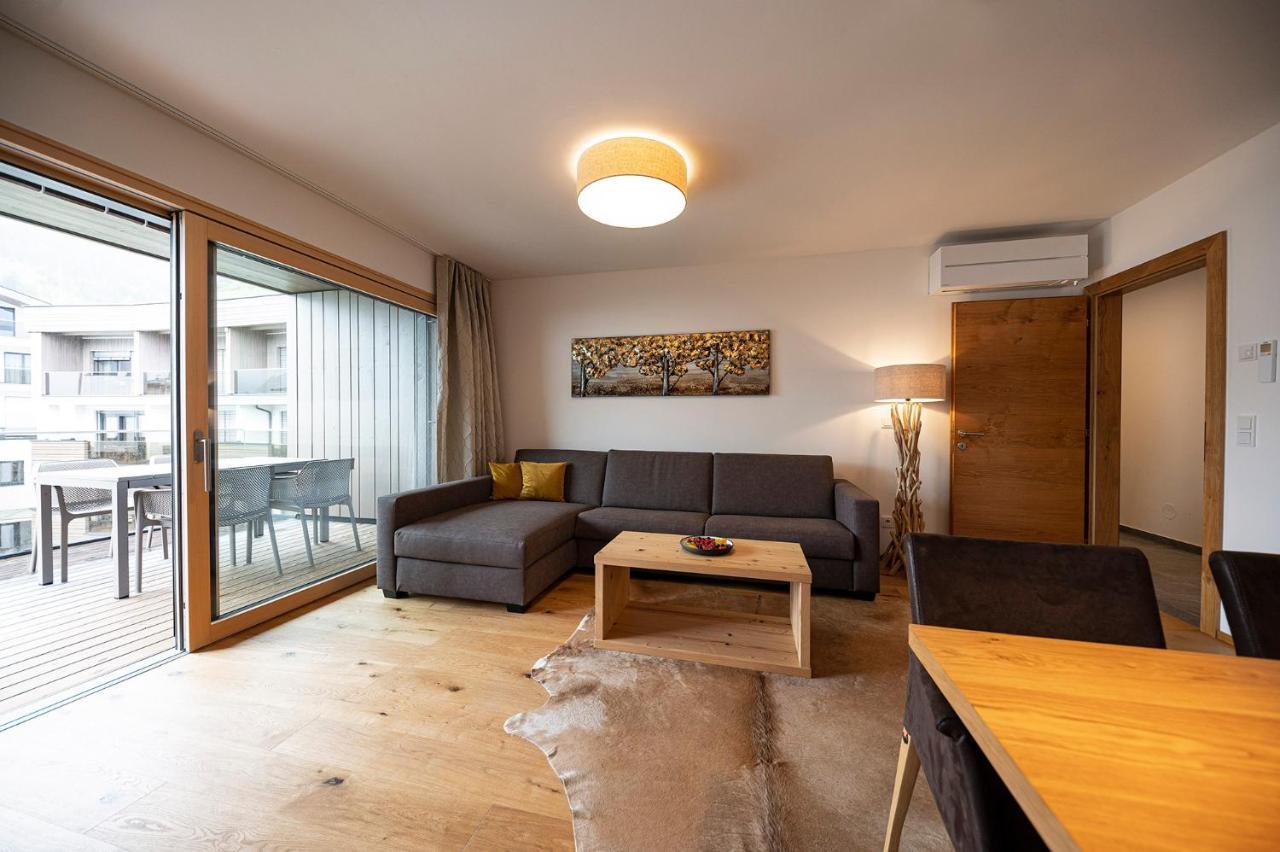Lakeside Luxury Apartment *